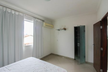 Casa à venda com 800m², 4 quartos e 5 vagasSuíte