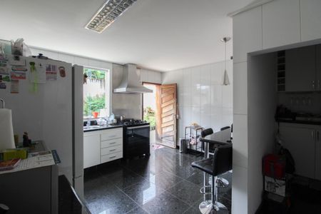 Casa à venda com 800m², 4 quartos e 5 vagasCozinha