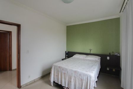 Casa à venda com 800m², 4 quartos e 5 vagasSuíte