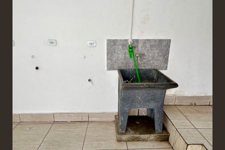 Casa para alugar com 80m², 3 quartos e sem vagaÁrea de Serviço - Quintal 