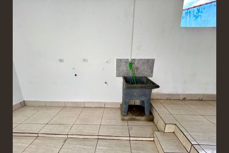 Casa para alugar com 80m², 3 quartos e sem vagaÁrea de Serviço - Quintal 