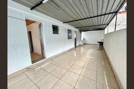 Casa para alugar com 80m², 3 quartos e sem vagaÁrea de Serviço - Quintal 