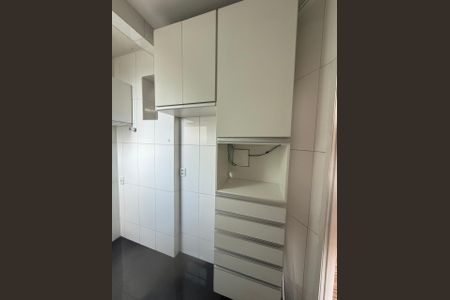 Cozinha de apartamento à venda com 2 quartos, 55m² em Havaí, Belo Horizonte
