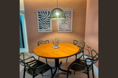 Sala de apartamento para alugar com 1 quarto, 74m² em Barra da Tijuca, Rio de Janeiro