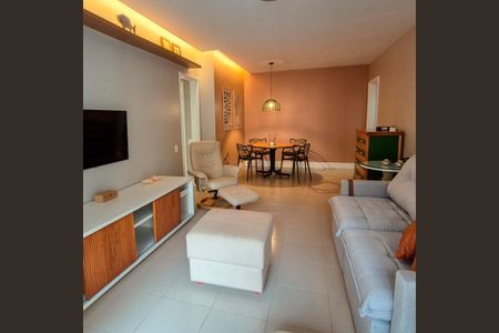 Sala de apartamento para alugar com 1 quarto, 74m² em Barra da Tijuca, Rio de Janeiro