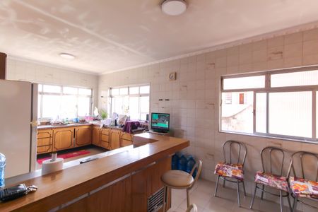 Casa à venda com 338m², 4 quartos e 4 vagasCozinha