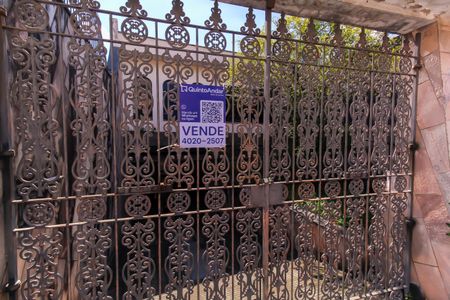 Casa à venda com 338m², 4 quartos e 4 vagasFachada