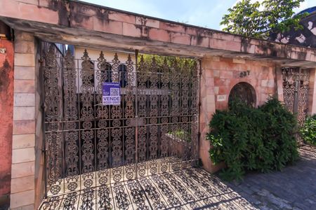 Casa à venda com 338m², 4 quartos e 4 vagasFachada