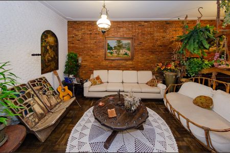 Casa à venda com 260m², 4 quartos e 3 vagas Casa à venda com 260m², 4 quartos e 3 vagasSala