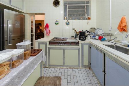 Casa à venda com 260m², 4 quartos e 3 vagas Casa à venda com 260m², 4 quartos e 3 vagasCozinha