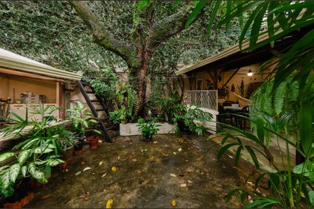 Casa à venda com 260m², 4 quartos e 3 vagas Casa à venda com 260m², 4 quartos e 3 vagasÁrea externa