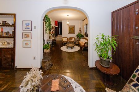 Casa à venda com 260m², 4 quartos e 3 vagas Casa à venda com 260m², 4 quartos e 3 vagasSala