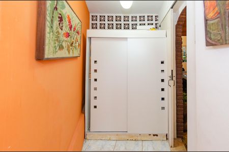 Casa à venda com 260m², 4 quartos e 3 vagas Casa à venda com 260m², 4 quartos e 3 vagasHall