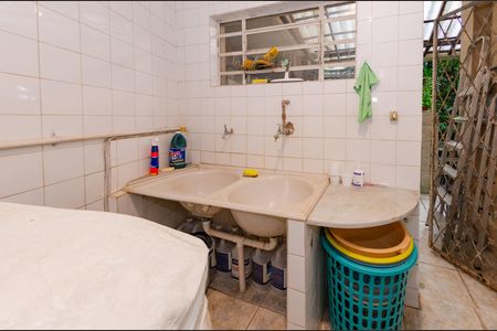 Casa à venda com 260m², 4 quartos e 3 vagas Casa à venda com 260m², 4 quartos e 3 vagasÁrea de serviço