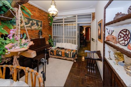 Casa à venda com 260m², 4 quartos e 3 vagas Casa à venda com 260m², 4 quartos e 3 vagasSala