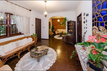 Sala de casa à venda com 4 quartos, 260m² em Sion, Belo Horizonte