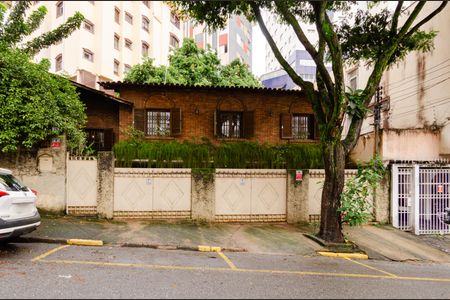 Casa à venda com 260m², 4 quartos e 3 vagas Casa à venda com 260m², 4 quartos e 3 vagasFachada