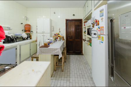 Casa à venda com 260m², 4 quartos e 3 vagas Casa à venda com 260m², 4 quartos e 3 vagasCozinha