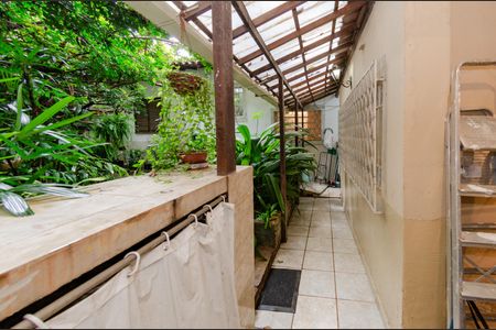 Casa à venda com 260m², 4 quartos e 3 vagas Casa à venda com 260m², 4 quartos e 3 vagasÁrea externa