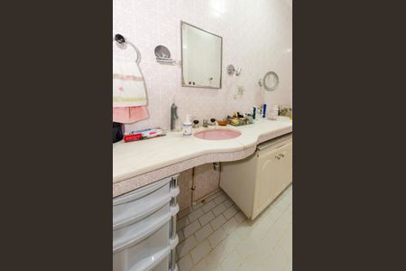 Casa à venda com 260m², 4 quartos e 3 vagas Casa à venda com 260m², 4 quartos e 3 vagasBanheiro social