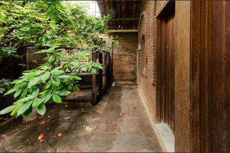 Casa à venda com 260m², 4 quartos e 3 vagas Casa à venda com 260m², 4 quartos e 3 vagasÁrea externa