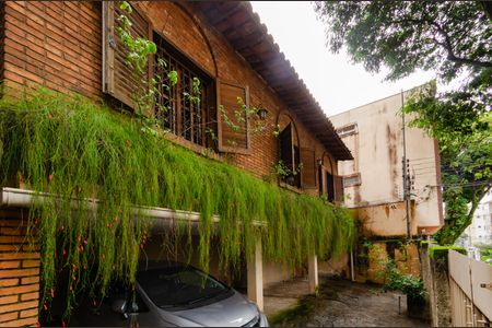 Casa à venda com 260m², 4 quartos e 3 vagas Casa à venda com 260m², 4 quartos e 3 vagasGaragem