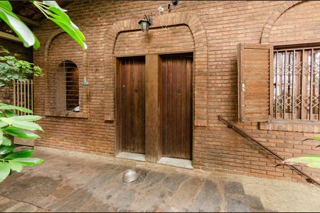 Casa à venda com 260m², 4 quartos e 3 vagas Casa à venda com 260m², 4 quartos e 3 vagasÁrea externa