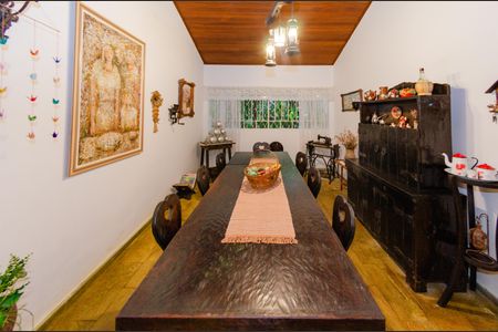 Casa à venda com 260m², 4 quartos e 3 vagas Casa à venda com 260m², 4 quartos e 3 vagasSala 3