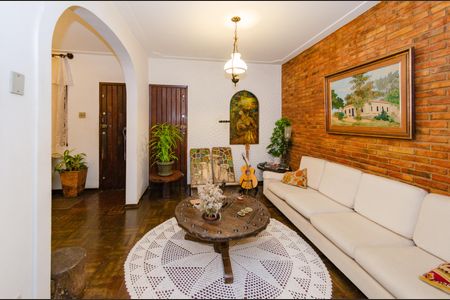 Casa à venda com 260m², 4 quartos e 3 vagas Casa à venda com 260m², 4 quartos e 3 vagasSala