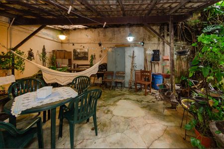 Casa à venda com 260m², 4 quartos e 3 vagas Casa à venda com 260m², 4 quartos e 3 vagasÁrea externa