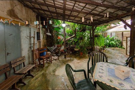 Casa à venda com 260m², 4 quartos e 3 vagas Casa à venda com 260m², 4 quartos e 3 vagasÁrea externa