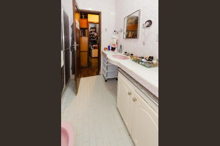 Casa à venda com 260m², 4 quartos e 3 vagas Casa à venda com 260m², 4 quartos e 3 vagasBanheiro social