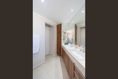 Apartamento à venda com 302m², 5 quartos e sem vaga Apartamento à venda com 302m², 5 quartos e sem vagaBanheiro