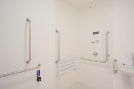 Banheiro de kitnet/studio para alugar com 1 quarto, 26m² em Penha de França, São Paulo