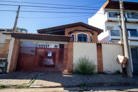 Casa para alugar com 140m², 3 quartos e 3 vagas Casa para alugar com 140m², 3 quartos e 3 vagasFachada