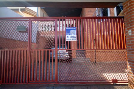 Casa para alugar com 140m², 3 quartos e 3 vagas Casa para alugar com 140m², 3 quartos e 3 vagasFachada