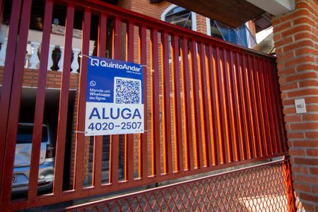 Casa para alugar com 140m², 3 quartos e 3 vagas Casa para alugar com 140m², 3 quartos e 3 vagasFachada