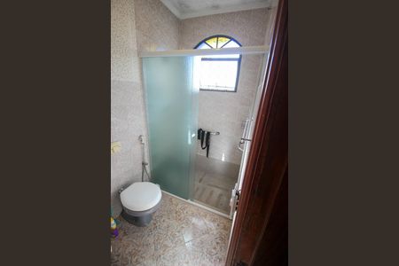 Casa para alugar com 140m², 3 quartos e 3 vagasBanheiro social