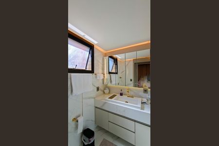 Apartamento à venda com 175m², 4 quartos e 2 vagasBanheiro da Suíte