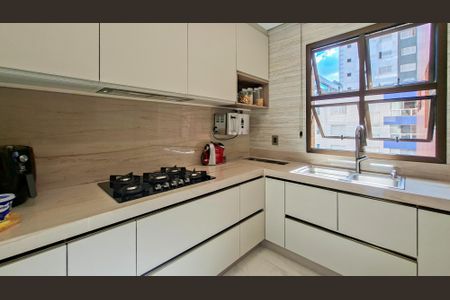 Apartamento à venda com 175m², 4 quartos e 2 vagasCozinha e Área de Serviço