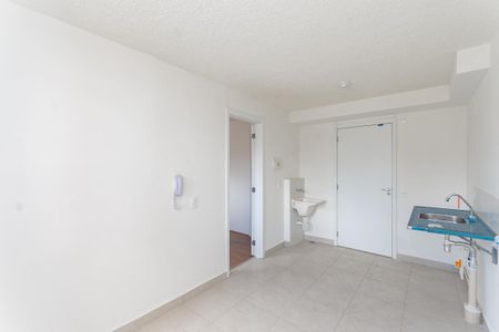 Sala de apartamento para alugar com 1 quarto, 25m² em Parque Industrial Tomas Edson, São Paulo