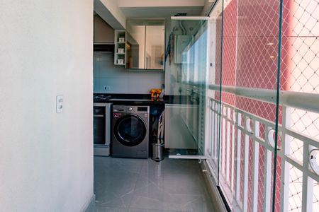 Apartamento à venda com 56m², 2 quartos e 1 vagaVaranda da sala 