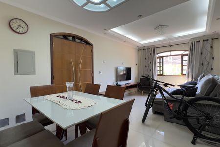 Sala de casa à venda com 3 quartos, 292m² em Jardim Santa Clara, Guarulhos