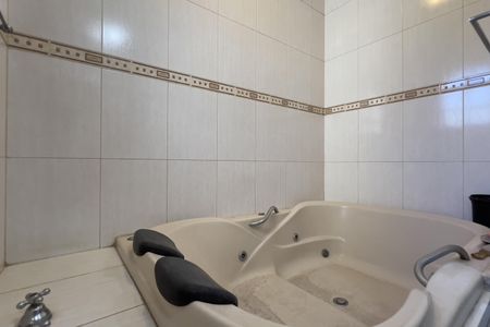 Casa para alugar com 292m², 3 quartos e 7 vagas Casa para alugar com 292m², 3 quartos e 7 vagasBanheiro da Suíte 3