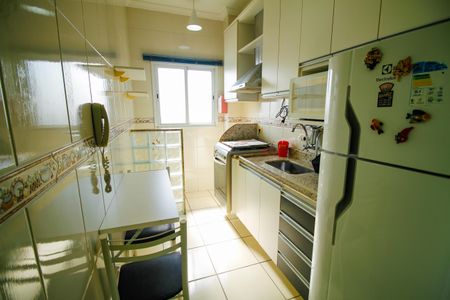 Cozinha de apartamento para alugar com 2 quartos, 62m² em Boqueirão, Praia Grande