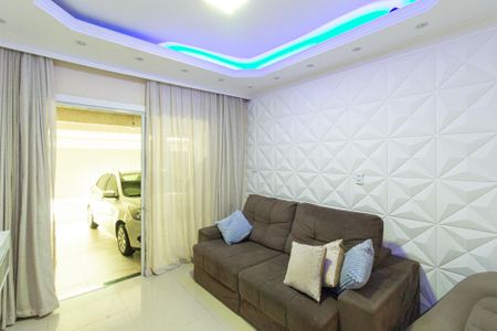 Sala de casa para alugar com 2 quartos, 125m² em Jardim Primeiro de Maio, Carapicuíba