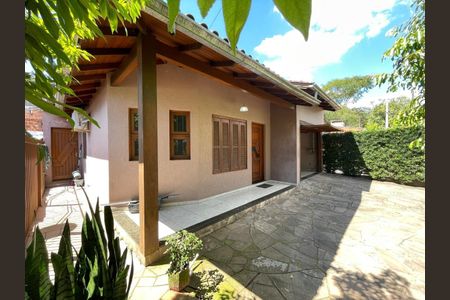 Casa à venda com 135m², 3 quartos e 1 vaga