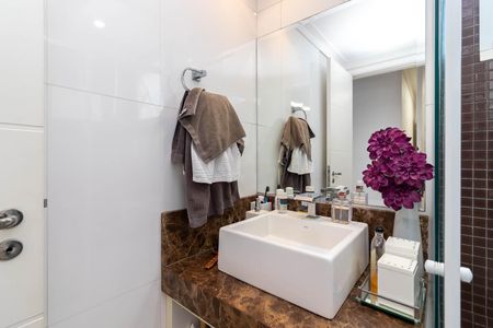 Apartamento à venda com 120m², 3 quartos e 2 vagas Apartamento à venda com 120m², 3 quartos e 2 vagasBanheiro da Suíte