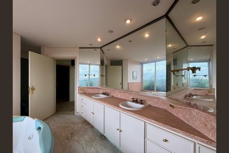 Apartamento à venda com 541m², 4 quartos e 4 vagasBanheiro Suíte 4