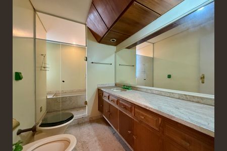 Apartamento à venda com 541m², 4 quartos e 4 vagasBanheiro Suíte 3